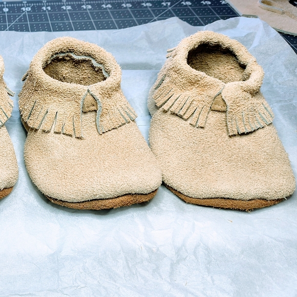 Custom made toddler suede elk moccasin - Picture 2 of 4
